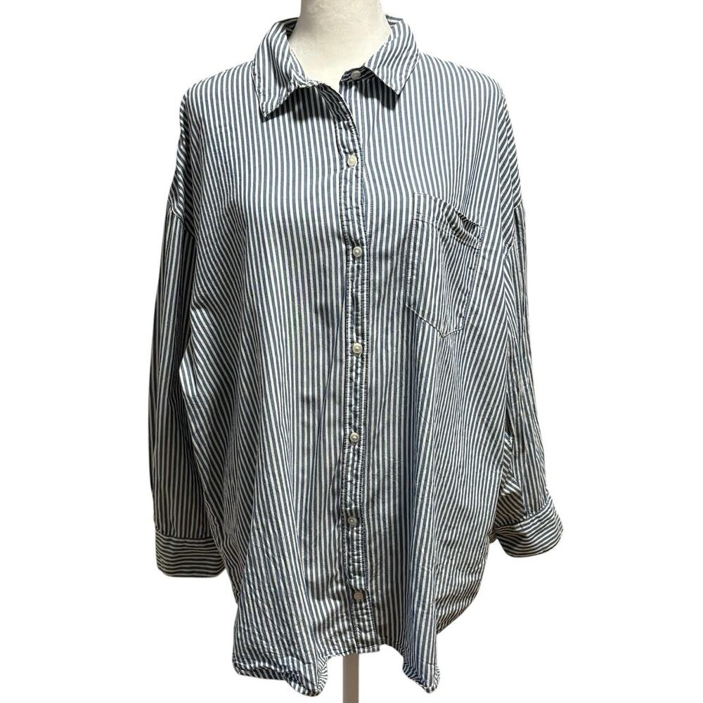 🌻2/$20 Old Navy L Boyfriend Shirt Button Up Relaxed Fit Blue White Stripe